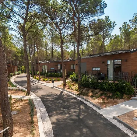 Gava Waterman Island Hotel
