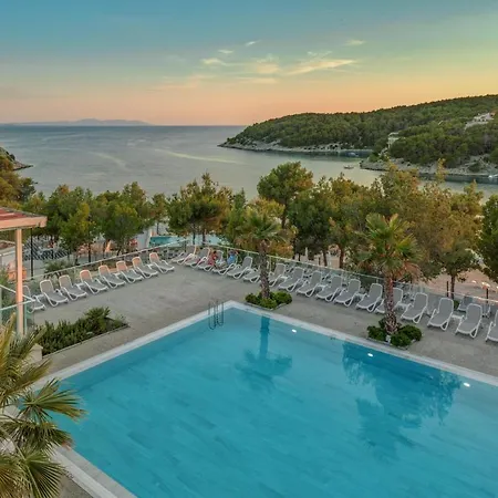Gava Waterman Island Hotel