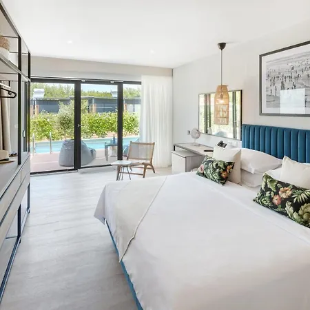 Gava Waterman Island Hotel 4*