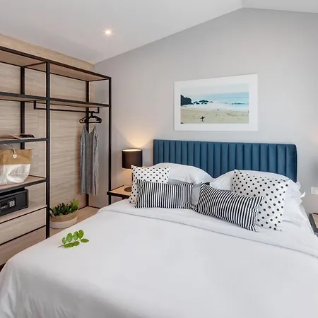 Hotel Gava Waterman Island