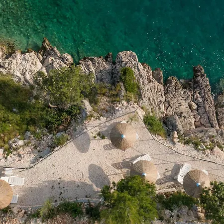Gava Waterman Island
