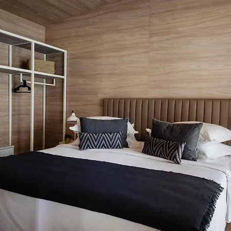 Hotel Gava Waterman Island