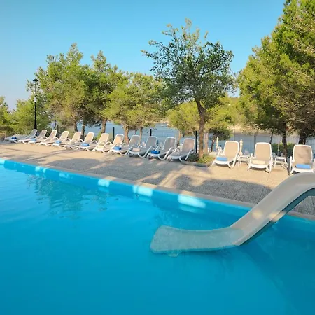 Gava Waterman Island Hotel