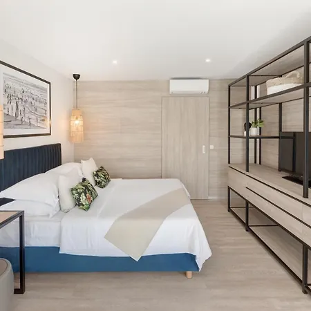 Hotel Gava Waterman Island 4*