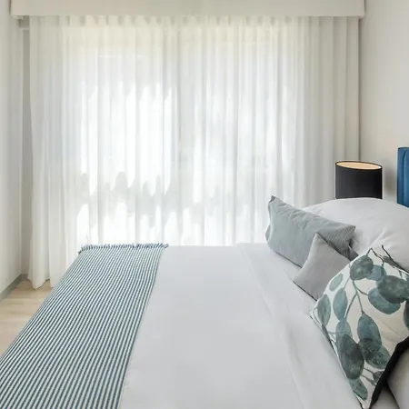 Gava Waterman Island Hotel